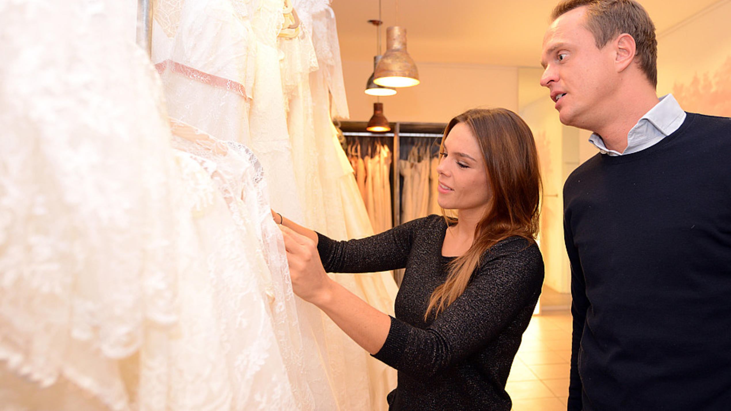 "mieten, kaufen, wohnen"-Makler Alexander Posth und seine Verlobte Angelina Huth im Hochzeitsstress