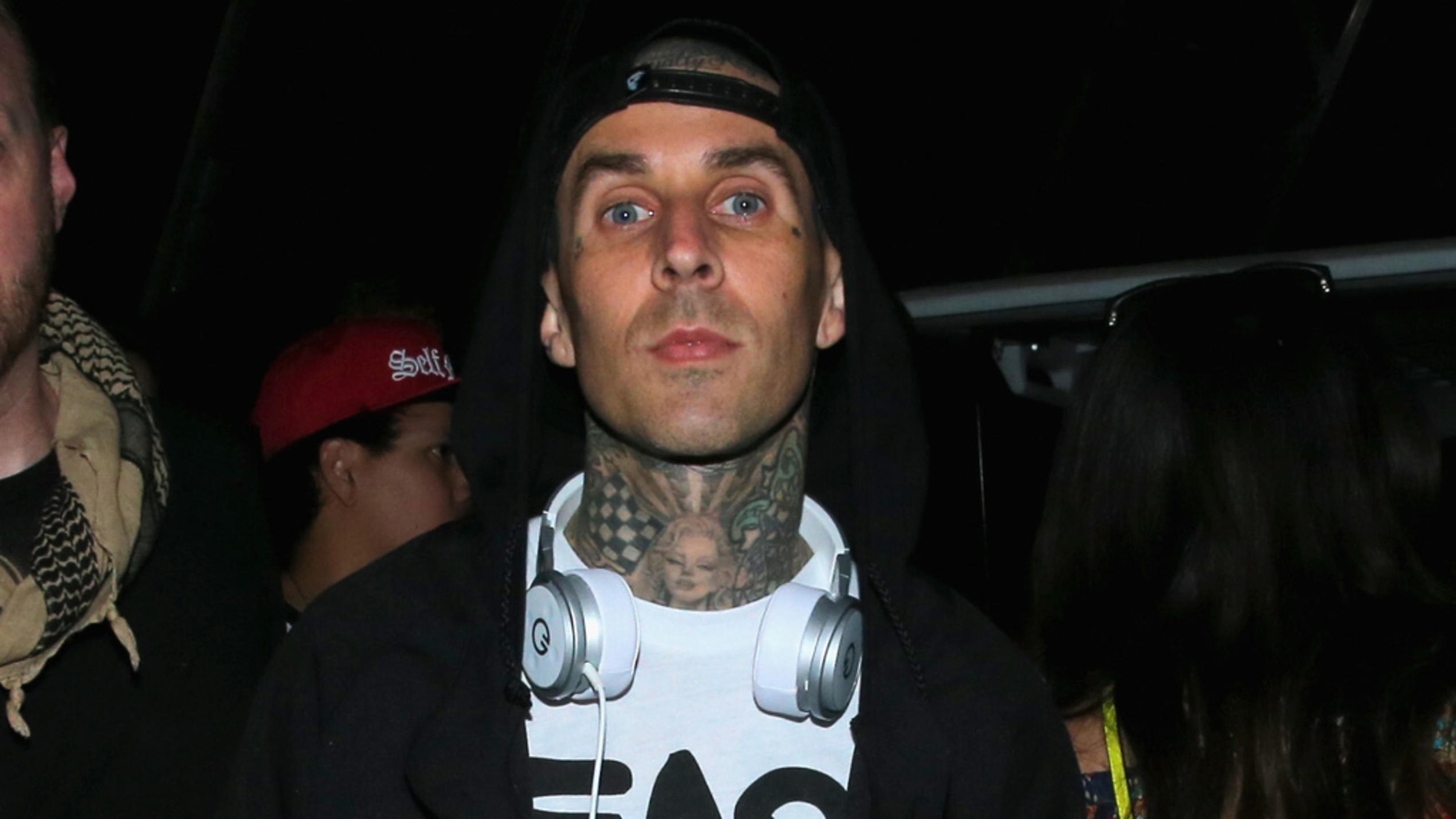 Kourtney Kardashians Freund Travis Barker Wo Sind Die Gesichts Tattoos Plotzlich Hin