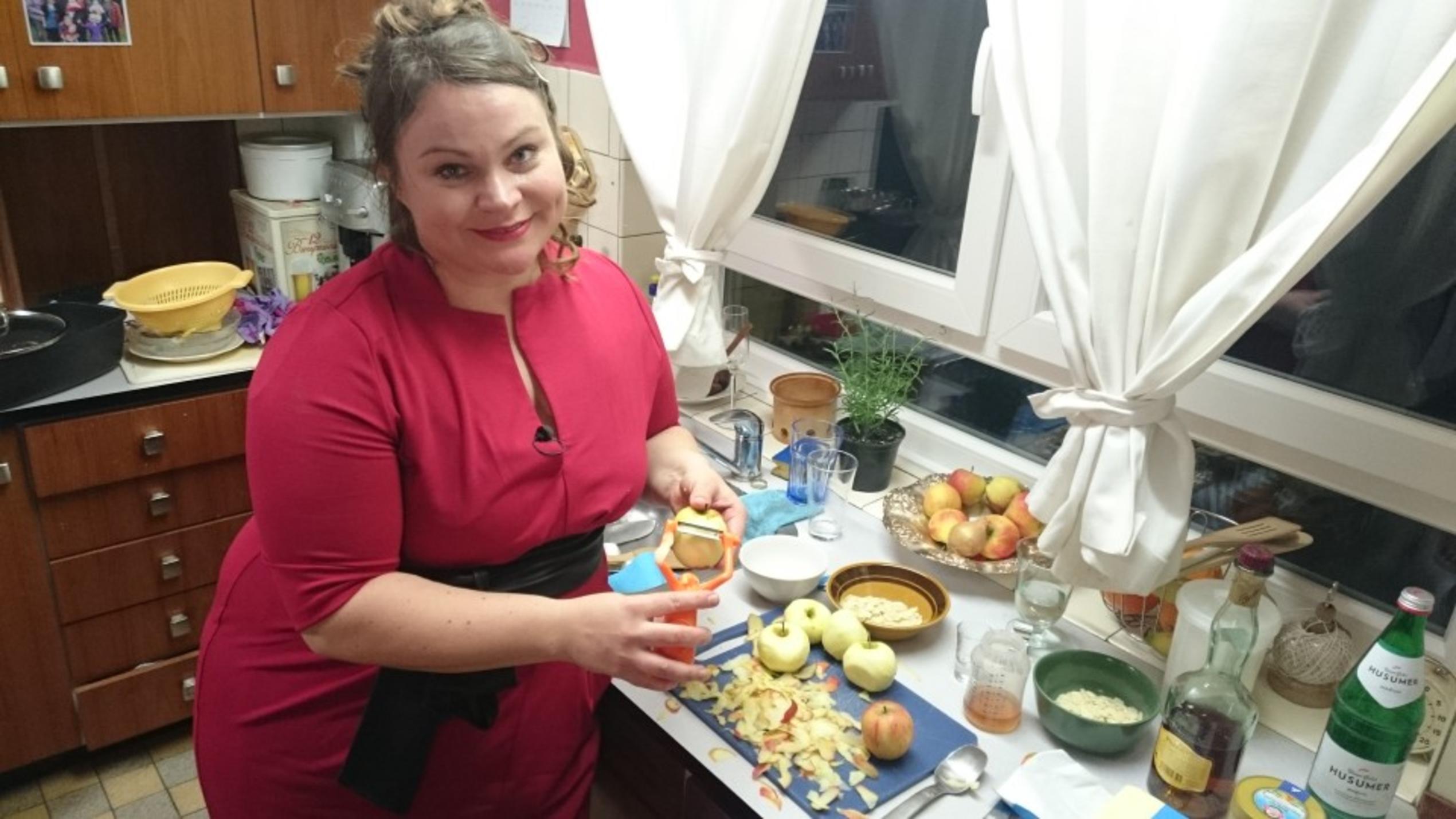 Kandidatin Eva kocht an Tag 4 bei "Das perfekte Dinner" in Kiel