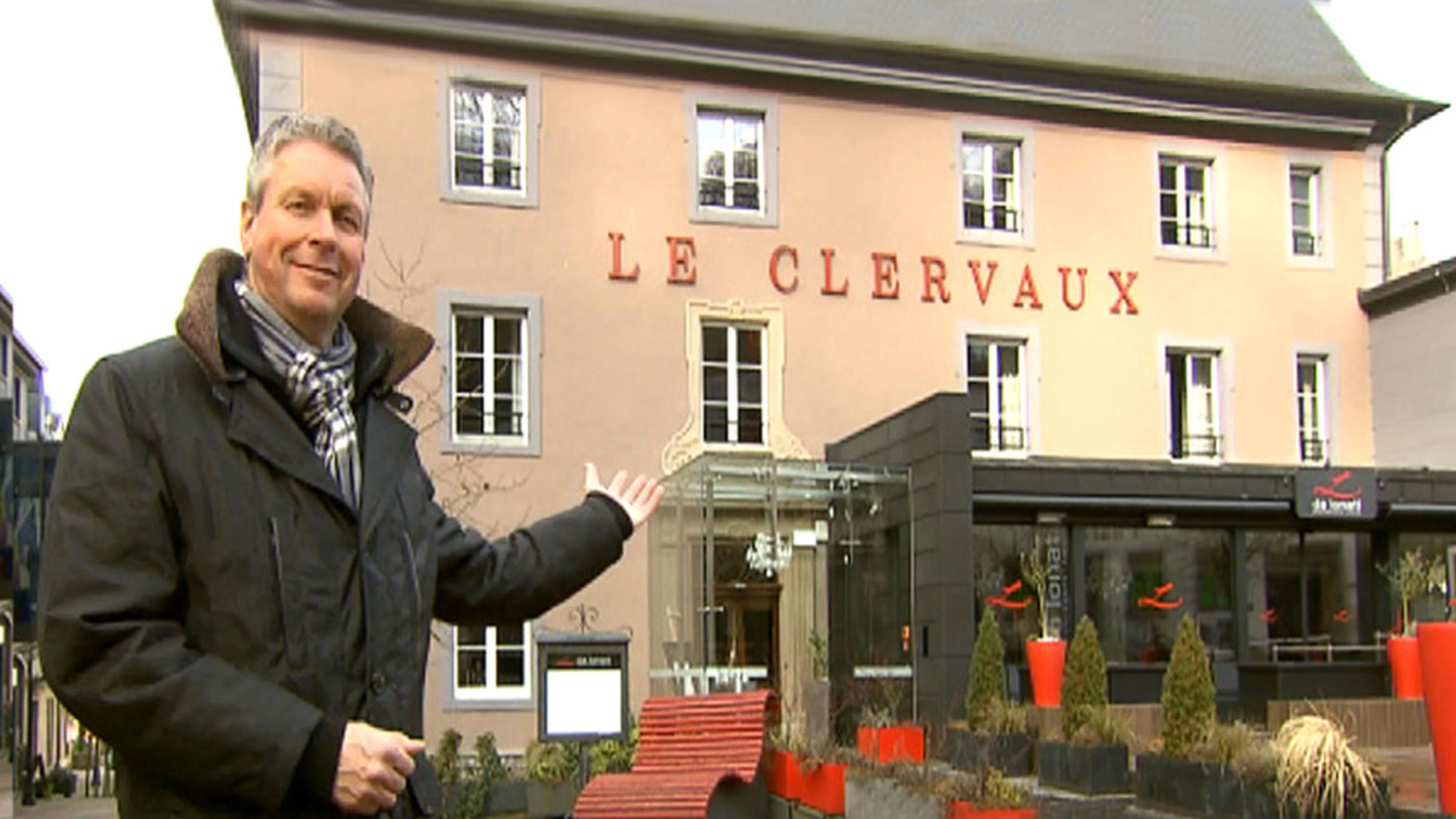 Gastgeber Maarten vor seinem "Hotel Le Clervaux"