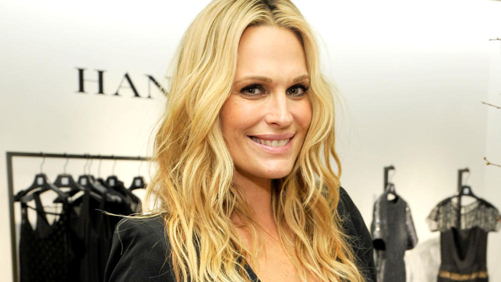 Molly Sims heißt ihr drittes Baby zu Hause willkommen