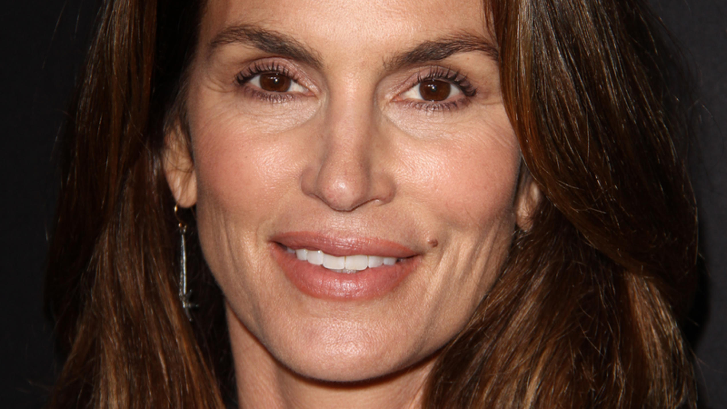 Cindy Crawford Lasst Die Muskeln Spielen