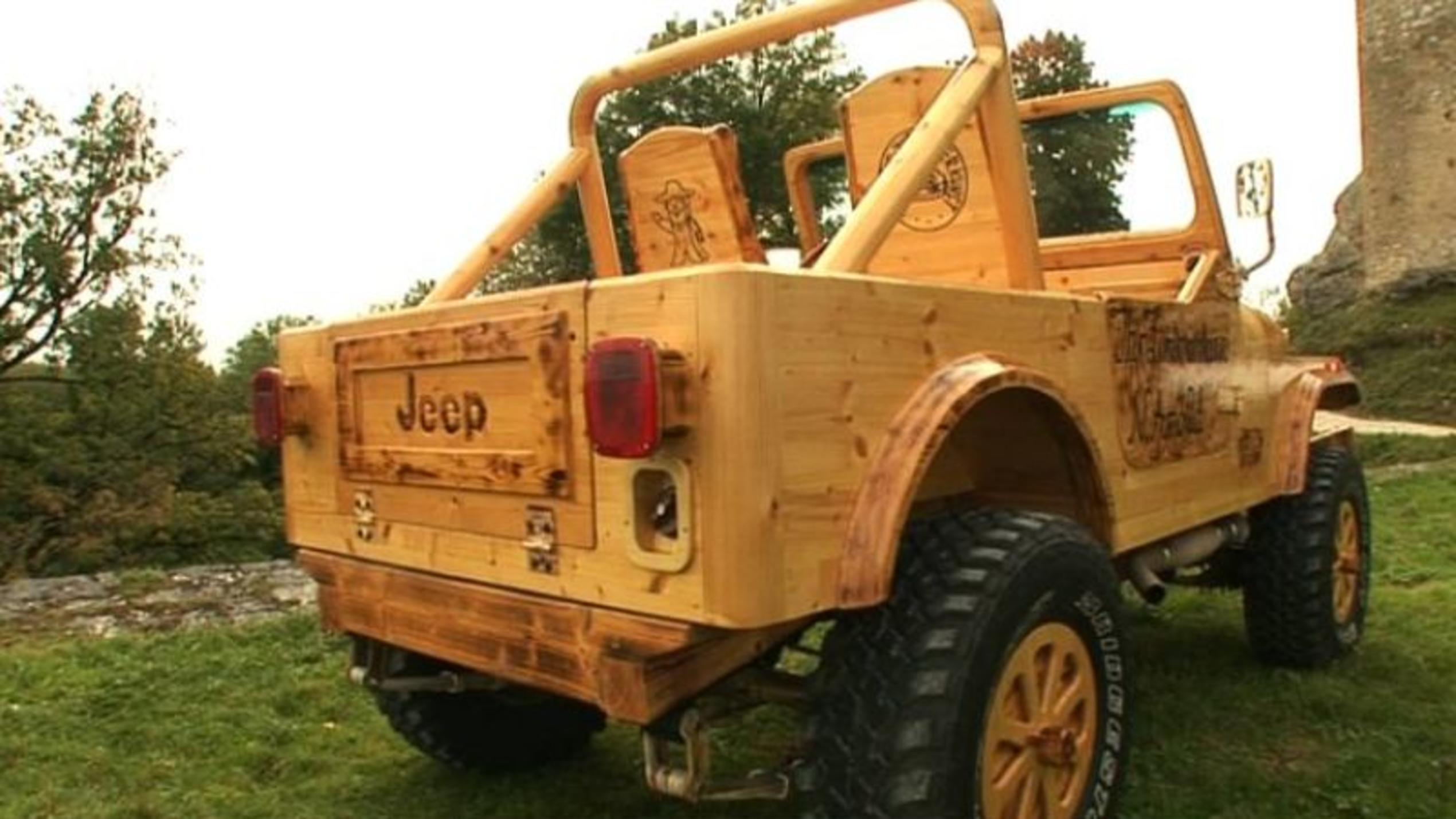 Holz-Jeep