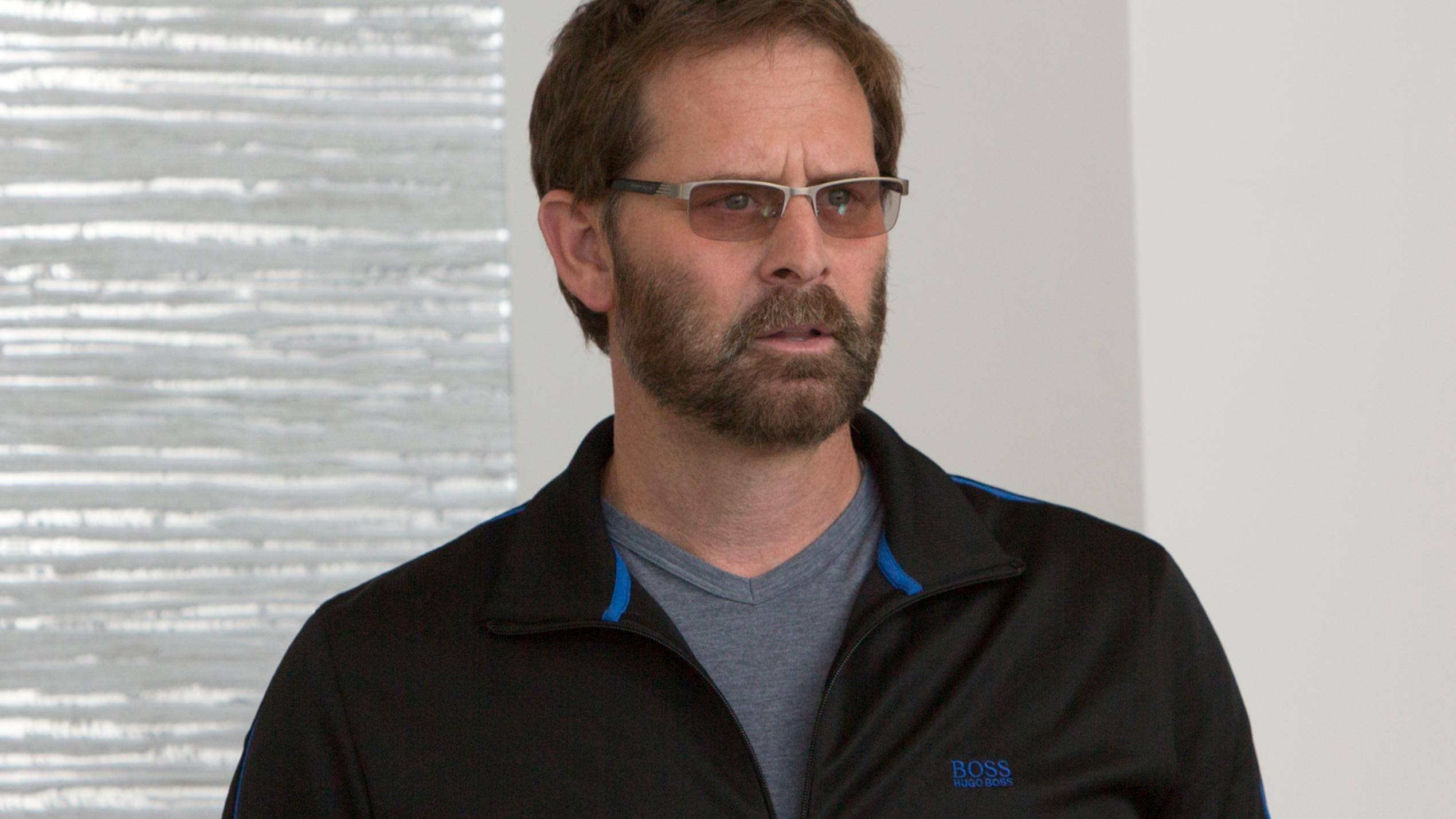 Gordon Klein (Jeffrey Nordling)