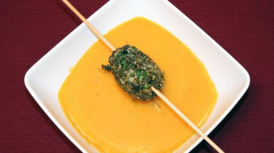 Orangen-Karottencremespüppchen mit Jakobsmuscheln