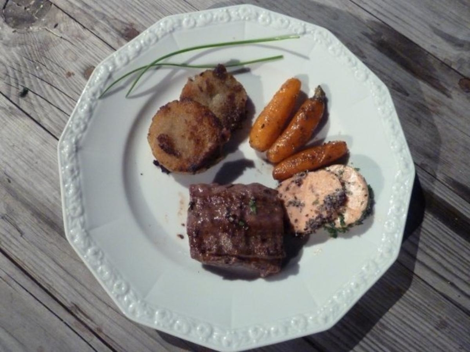 Wildsteak mit Preiselbeerbutter, Potthucke und Zuckermöhren