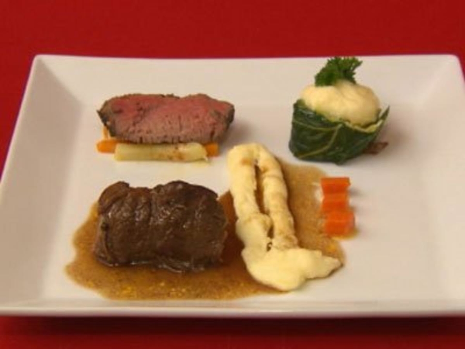 Rouladen und Beef vom Groß Berkler Wiesenrind, dazu Wurzelgemüse und Spitzkohl