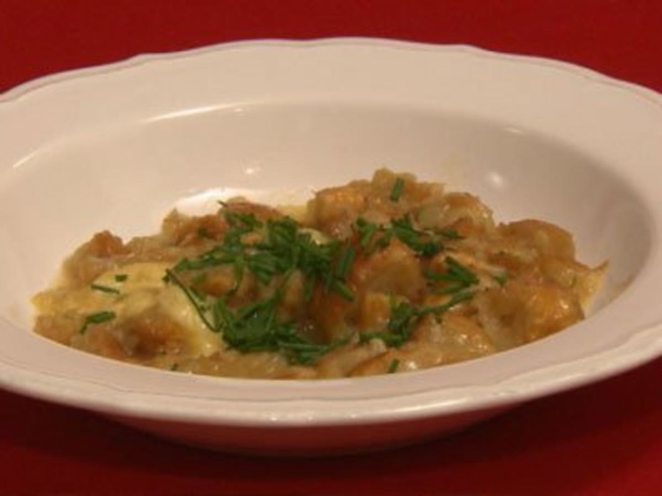 Brezensuppe mit Schnittlauch verfeinert