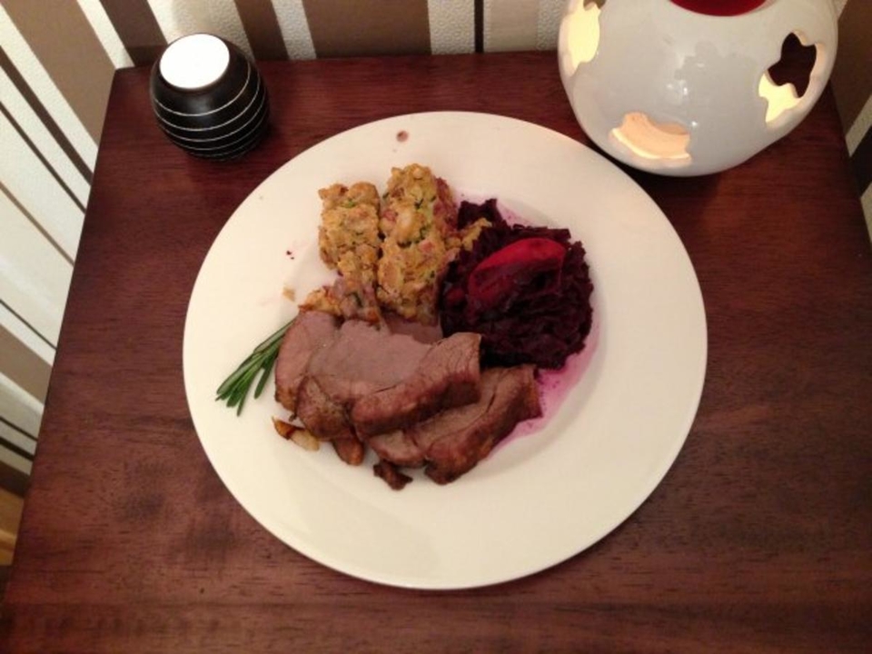 "Wildes aus dem Hexenkochbuch" (Wildschweinkeule auf Tanne mit Rotkohl & Knödel)