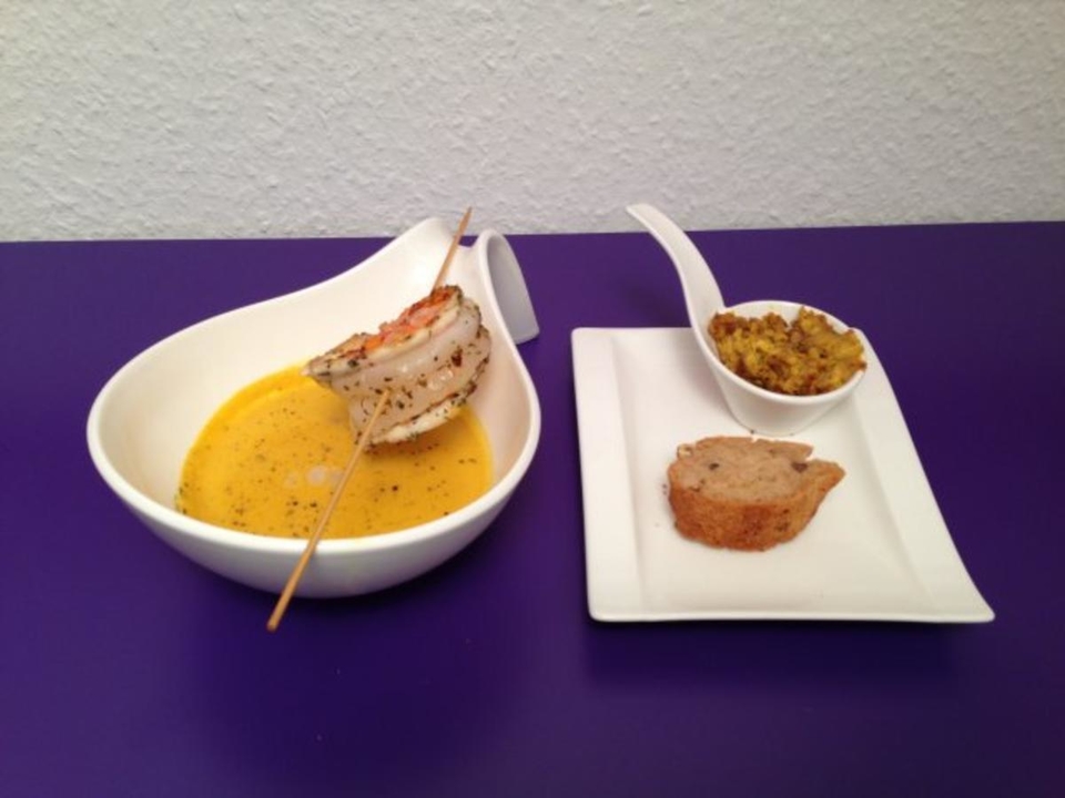 Apfel-Curry Suppe mit Gamba, dazu Malzbierbrot mit Dattelaufstrich