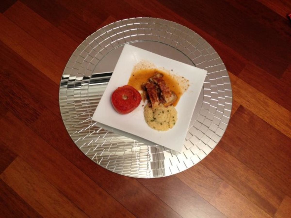 Lammfilet im Blätterteig mit Steinpilzfüllung, gefüllte Tomaten mit Gorgonzola und Kräuter