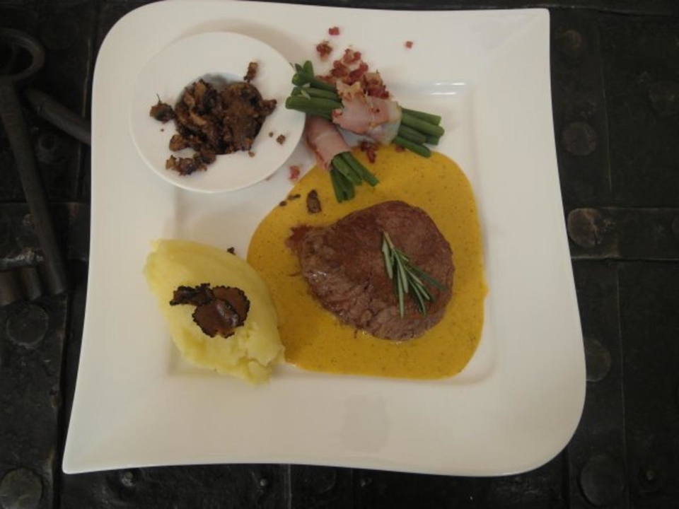 Dry Aged Rinderfilet mit Sauce Café de Paris, getrüffeltem Kartoffelpüree und Speckbohnen