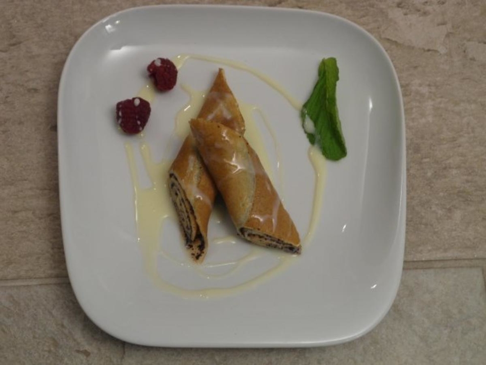 Nalysnyky mit Mohnfüllung