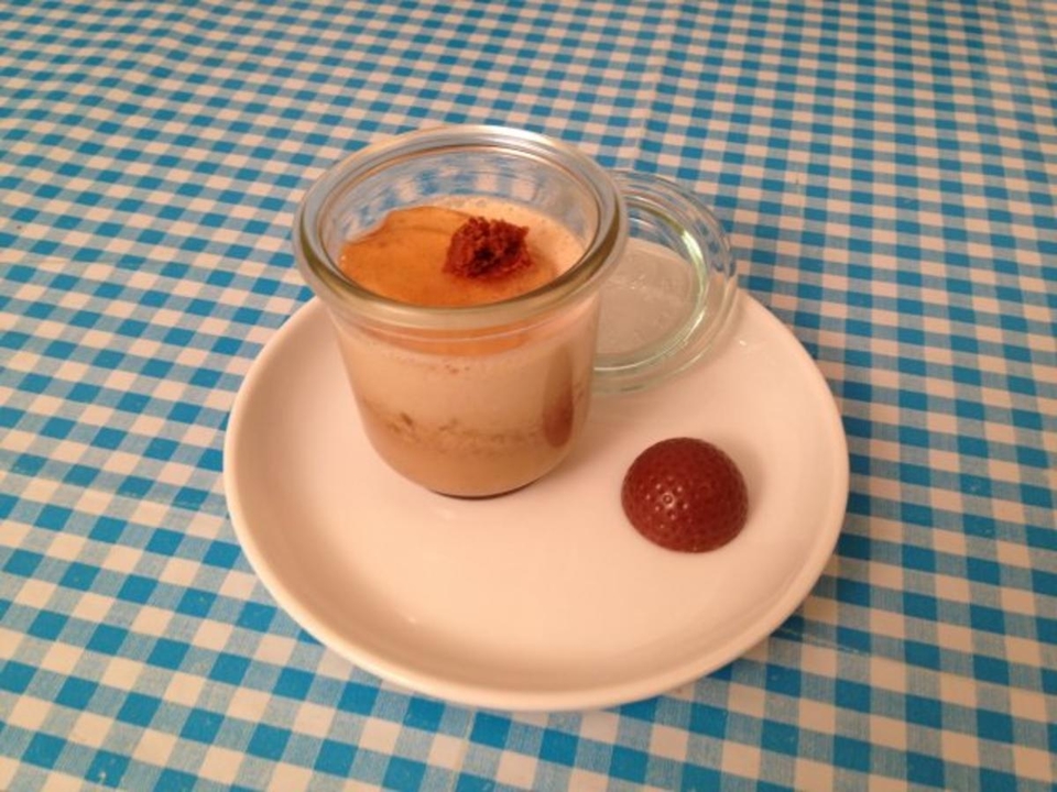 Printenmousse mit Sahne und Quittengelee