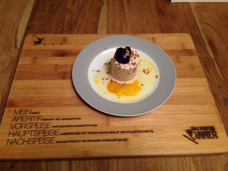 Nougat-Parfait an Orangen-Kumquat-Sauce