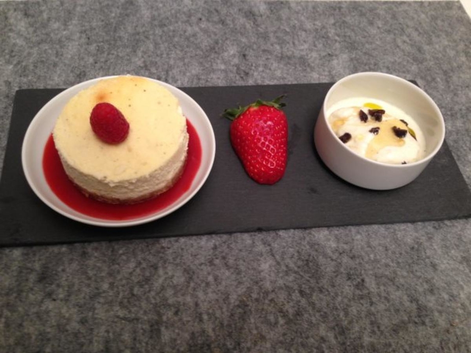 Joghurteis mit süßes Oliven / Käsekuchen mit Himbeer-Paprika Gelee