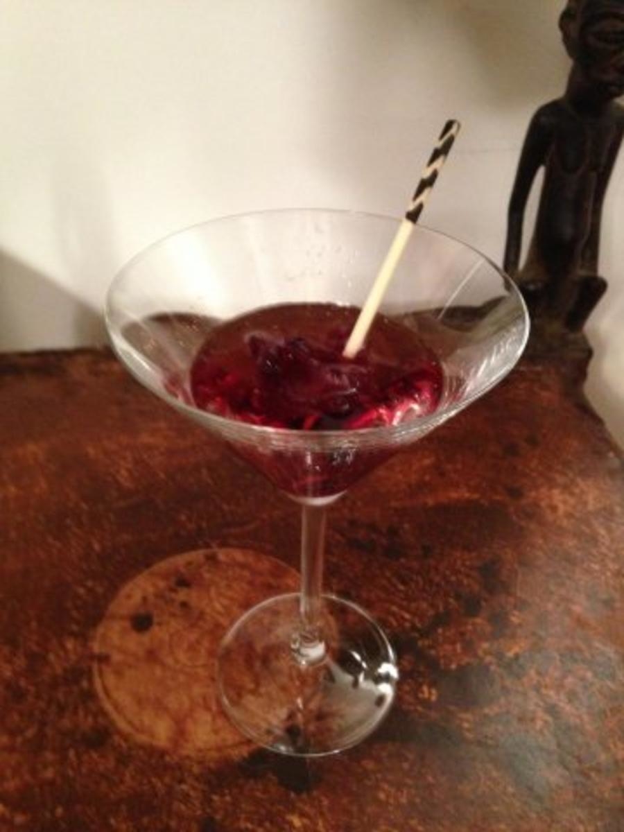 Aperitif: Champagner mit Hibiskus