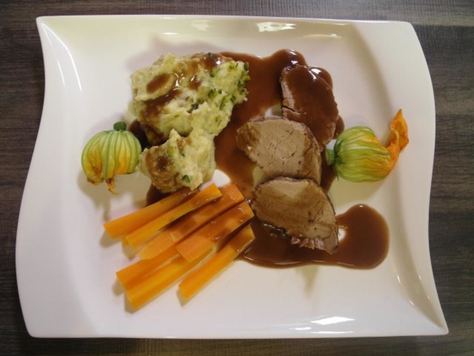Schweinefilet auf Pistazien-Kartoffel-Püree an Espresso-Portweinsoße