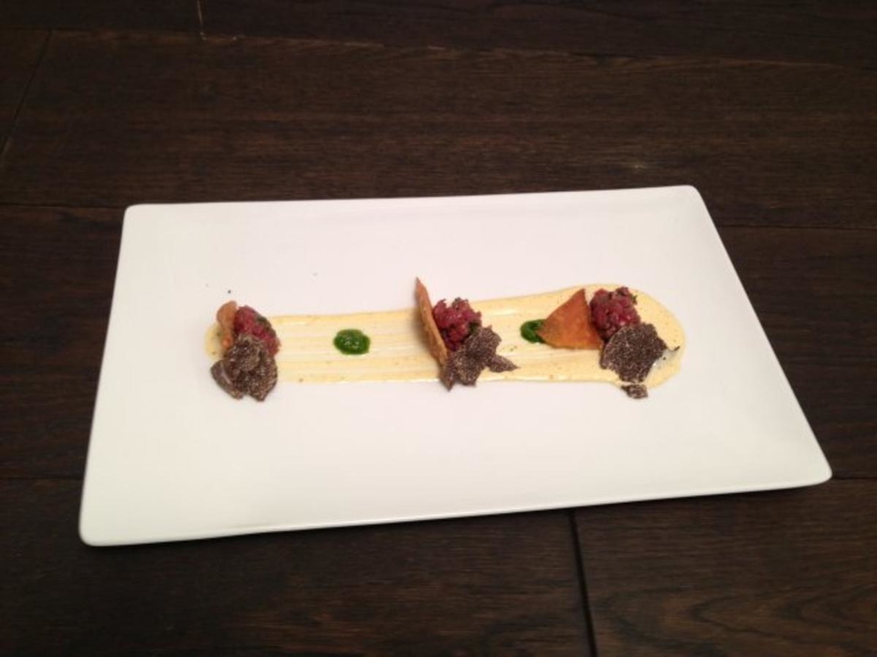 Rindertatar an getrüffelter Eiersauce mit Trüffel