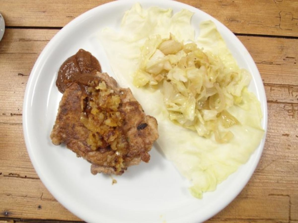 Düsseldorfer Senfrostbraten grüßt Spitzkohl in Altbiersoße