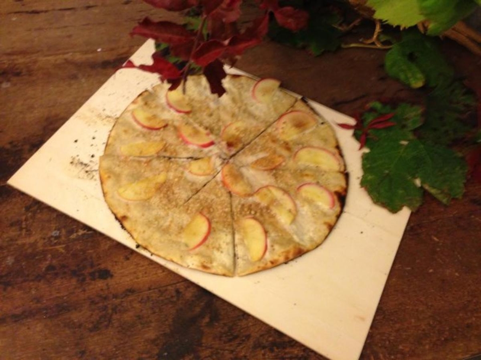 Mini-Apfelflammkuchen mit Käschde-Eis