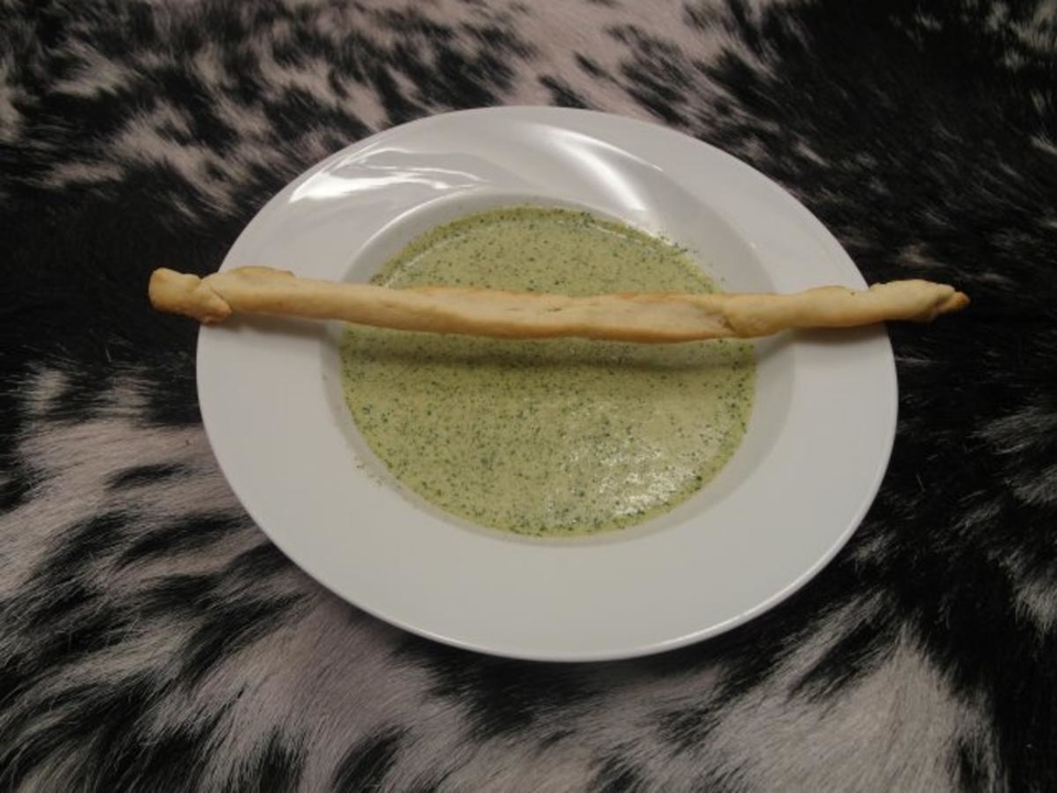 Kräuterschaumsüppchen mit Grissini