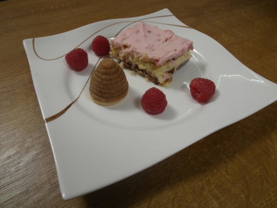 Raffinierter Butterkeks-Traum und Kekspyramiden mit Walnussfüllung