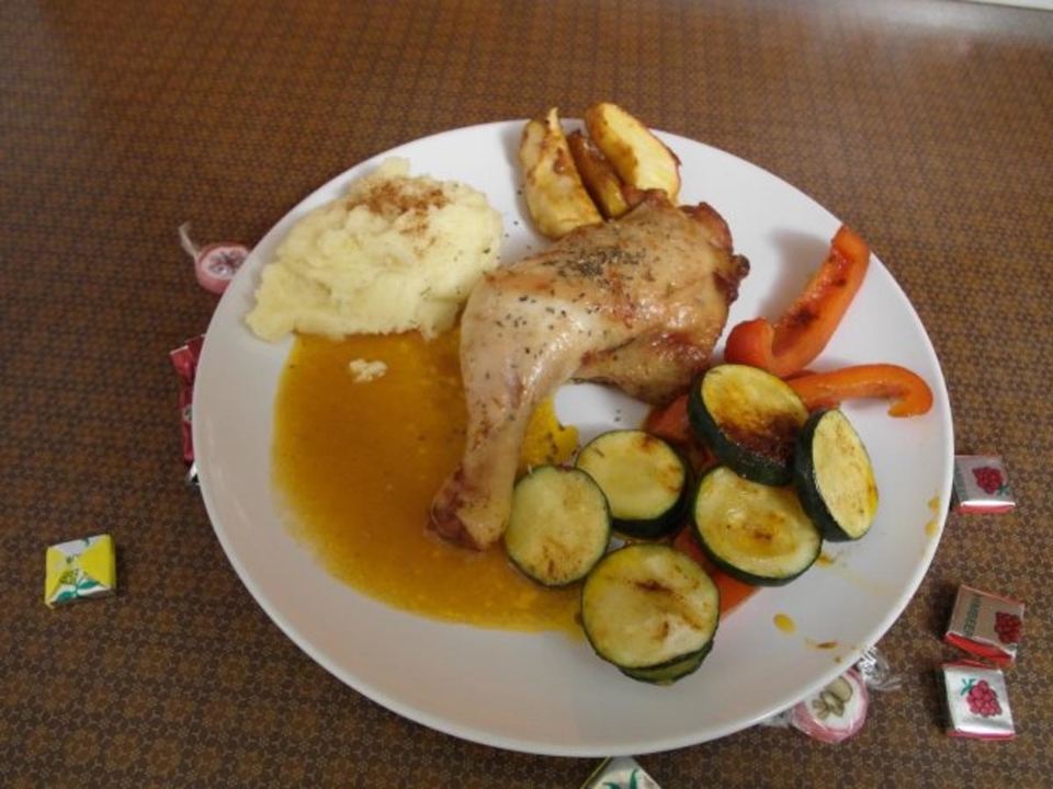 Hähnchen zwischen Beet und Acker