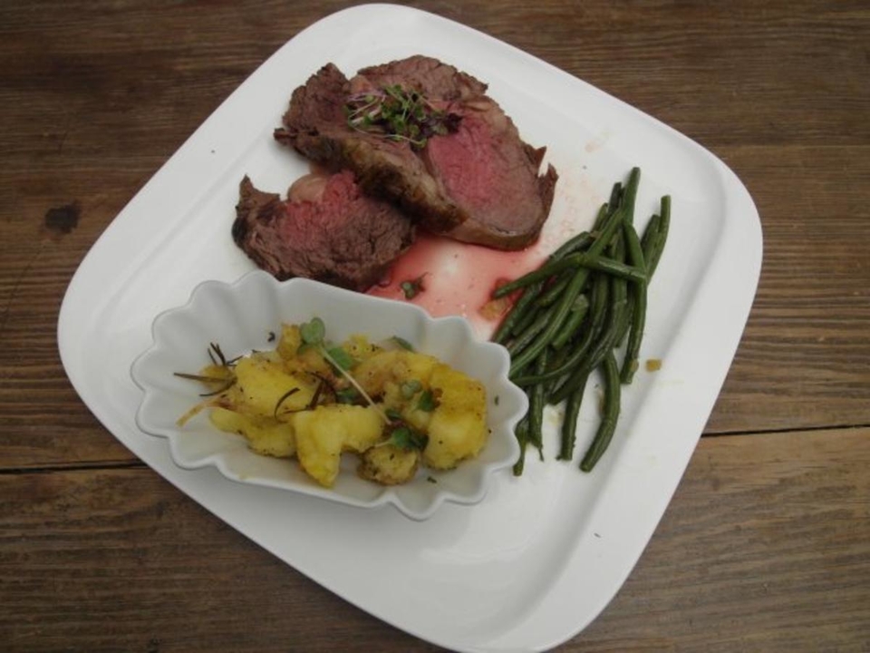 Zwischenrippe mit Mayonnaise und Bohnen, dazu Laurakartoffeln