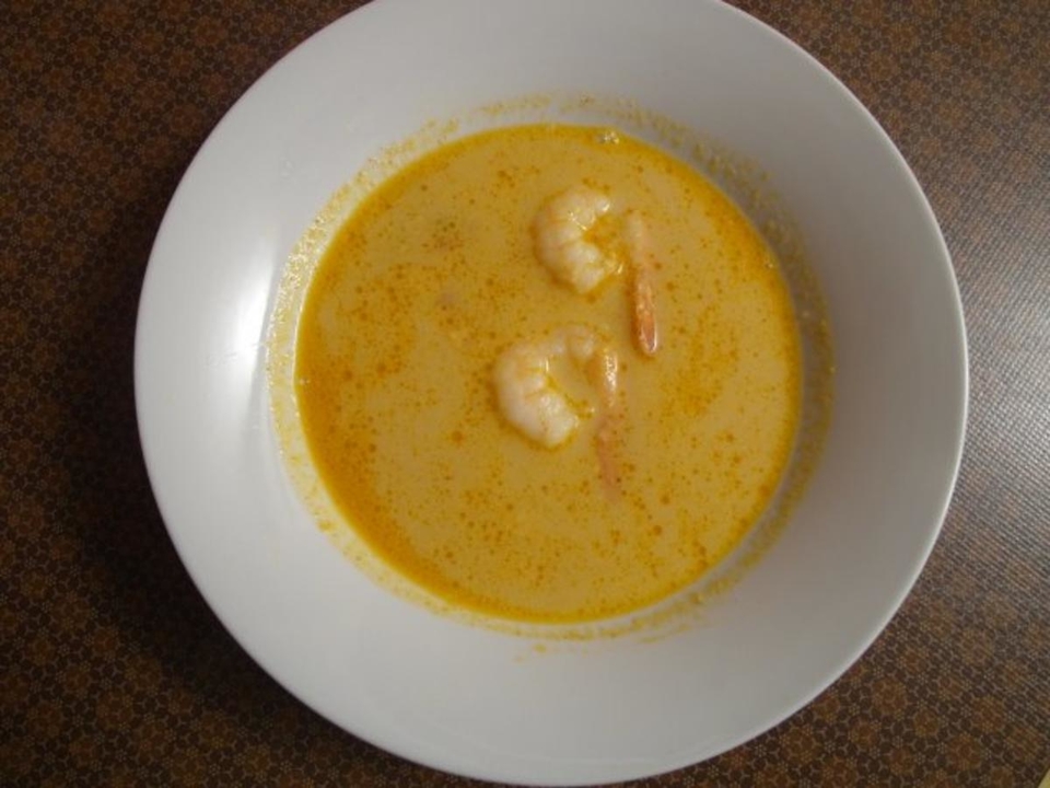 Gemüse-Kokossuppe mit Lachs