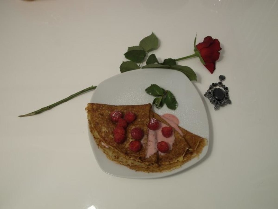 Blini mit Himbeer-Mascarpone Füllung