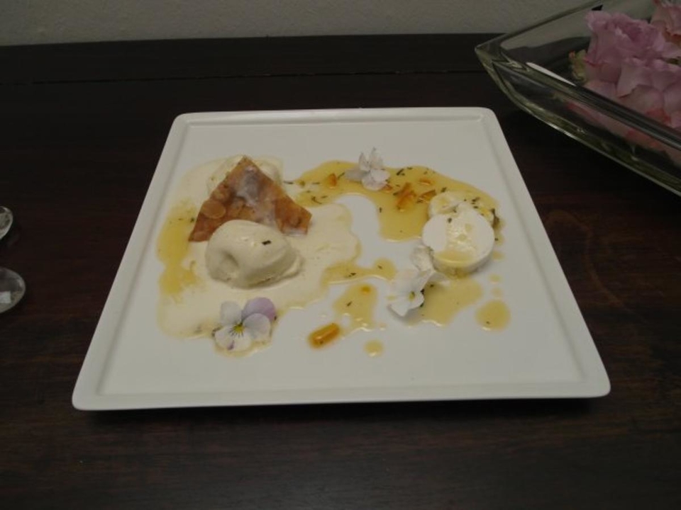 Taleros de Queso de Cabra – Ziegenkäsetaler mit Akazienhonigdressing und Rosmarin-Eis