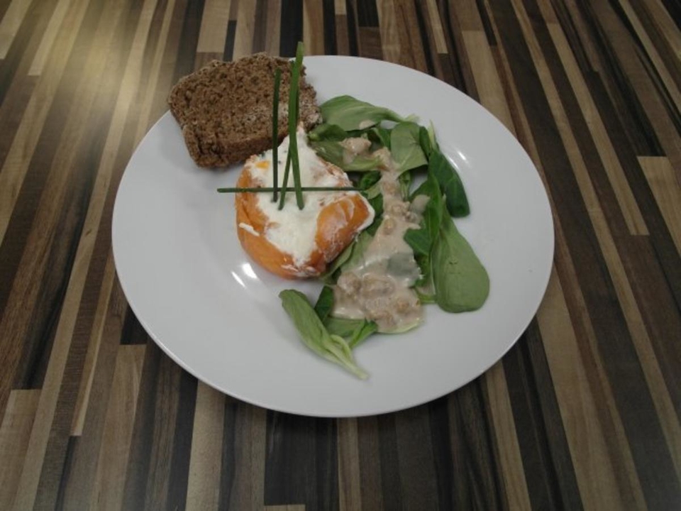 Räucherlachsterrine mit Meerrettichmousse an Vogerlsalat