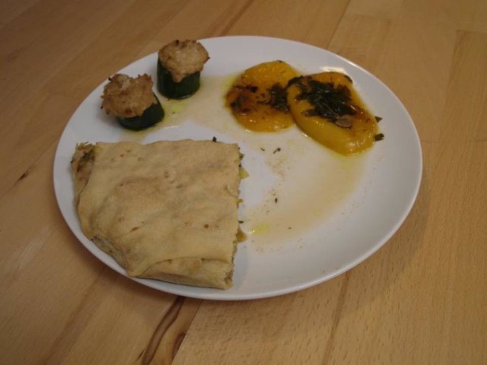 Peperonata, gefüllte Zucchini, torta di verdura
