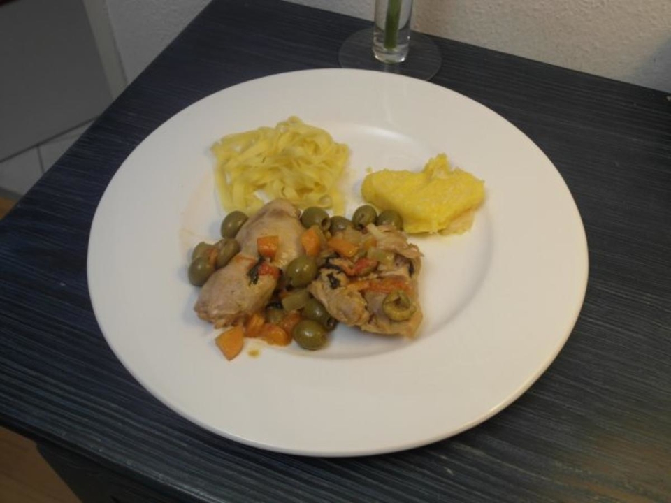 Pollo alla caccia mit  Polenta-Ecken und Gemüse