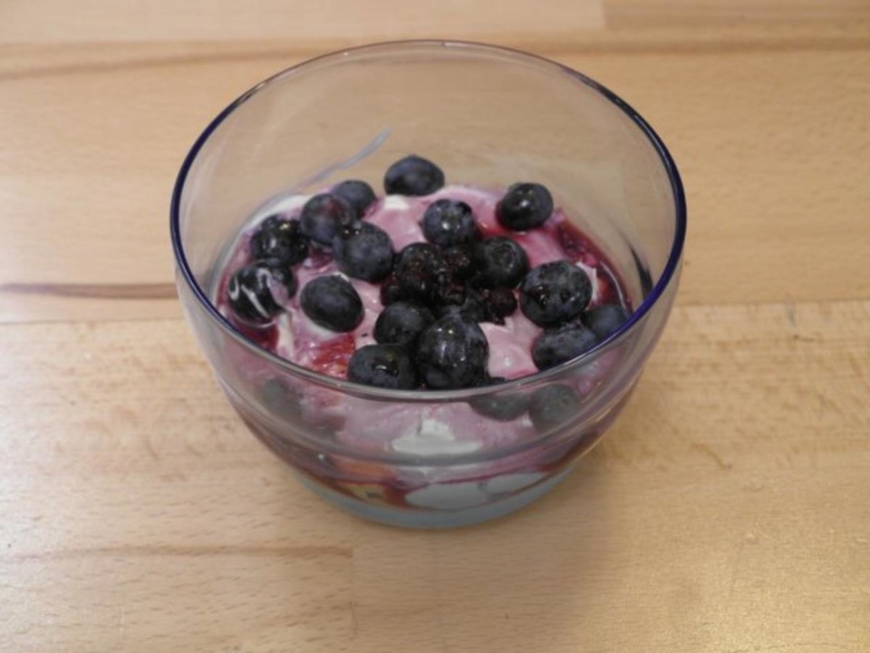 Crema Napoletana mit Blaubeeren