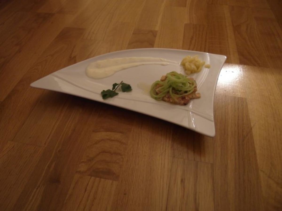Saiblingstatar mit Meerrettichtopfen, Gürgenspaghetti und Birnenkompott