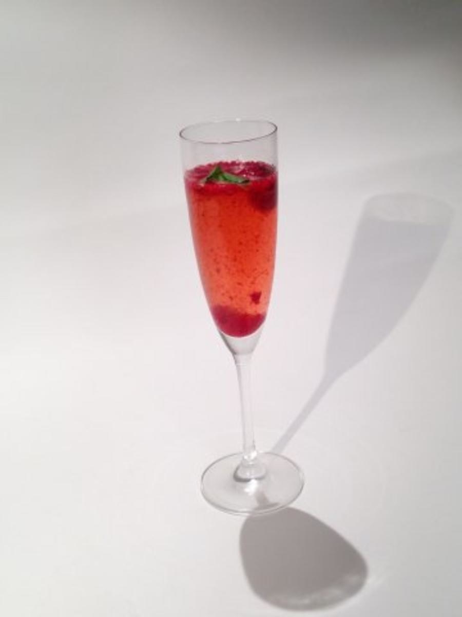 Crémant de Loire mit Himbeersud