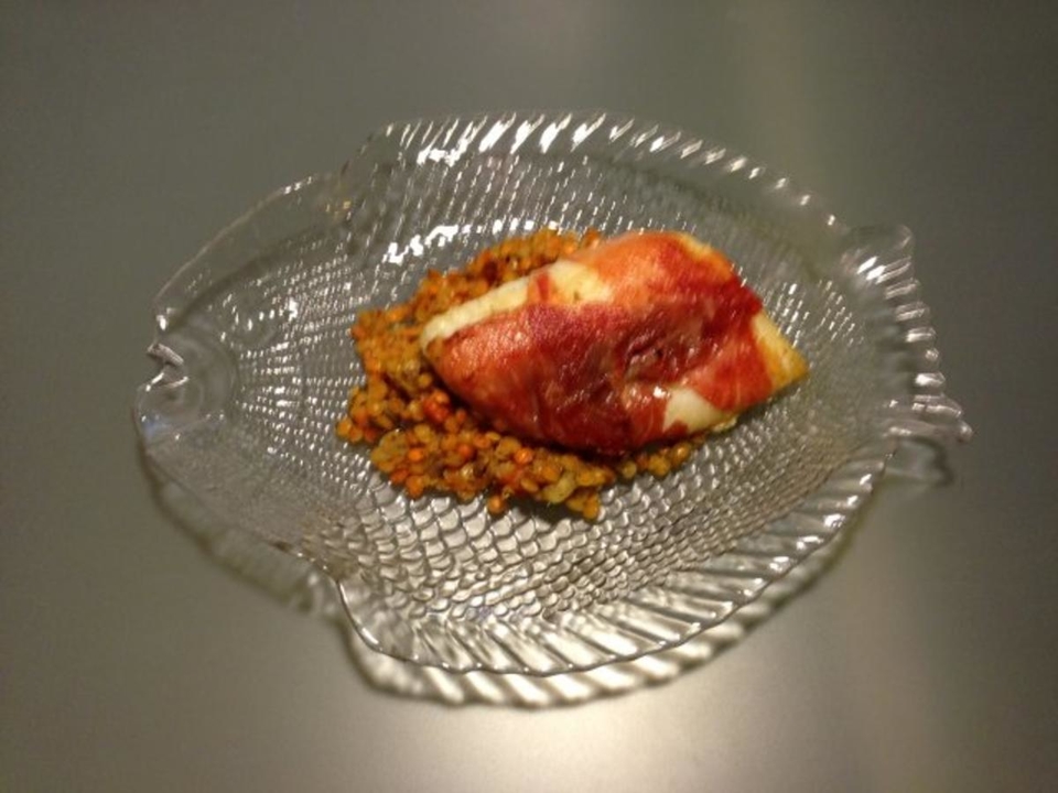 Zandersaltimbocca auf rotem Linsengemüschen