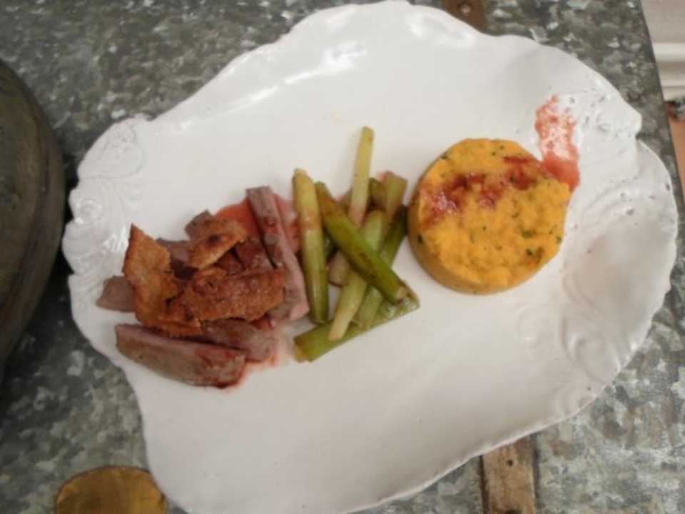Entenbrust mit Erdbeer-Balsamico-Reduktion, Süßkartoffelstampf und Frühlingzwiebeln