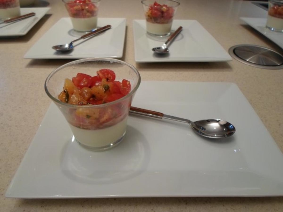 Knoblauch-Panna-Cotta mit Tomaten-Aprikosen Confit