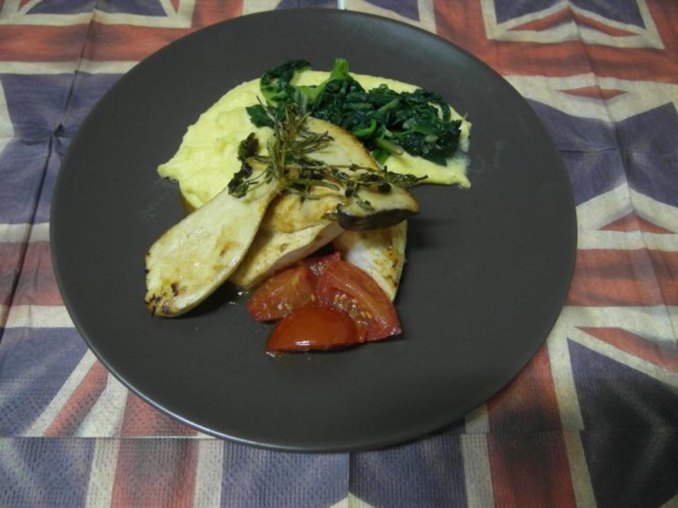 Gebratene Maishändelbrust mit jungem Spinat und Polenta