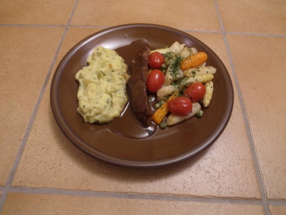 Rindersteak nach Gutsherrenart mit Bördegemüse und Kartoffelstampf