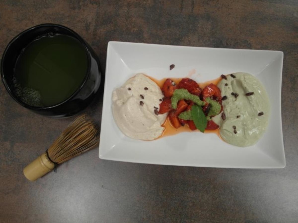 Zweierlei Mousse an Erdbeeren