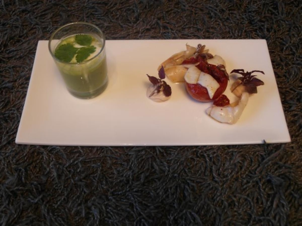 Calamaretti mit Zimt-Tomate an Ricottacrème, Erbsen-Apfel-Gazpacho & Basilikum-Mousse