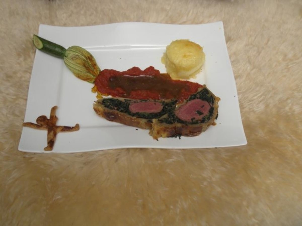 Lammfiletpastete mit Spinatfüllung mit gratinierten Kartoffeln