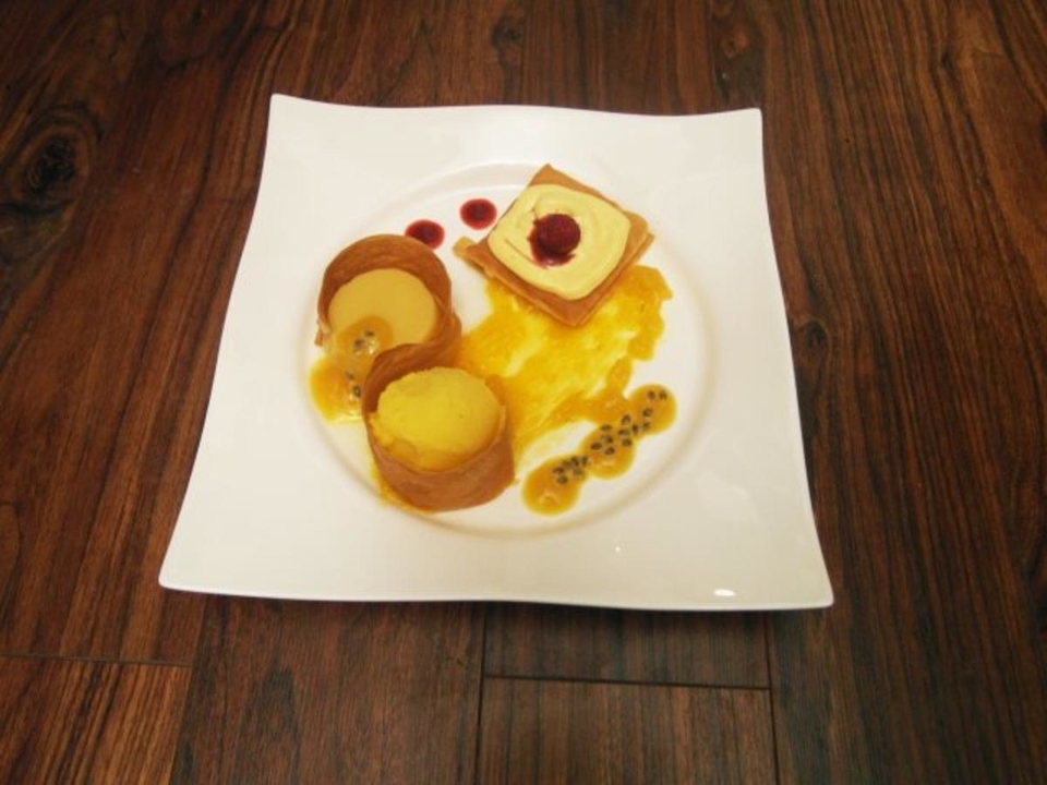 Variationen von Passionsfrucht und Mango an Strudelteig