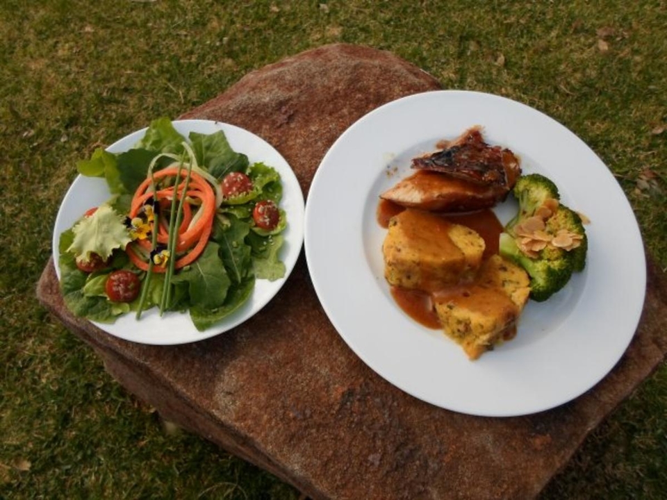 Warzenschweinkeule im Feigenmantel  mit Semmelknödel & lieblicher Kalahari Trüffelsoße