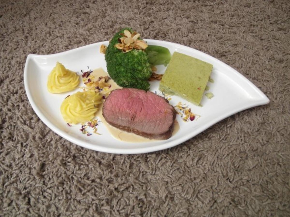 Roastbeef mit Kaffee-Whisky-Sahne-Schaum, Broccoli und Herzoginkartoffeln