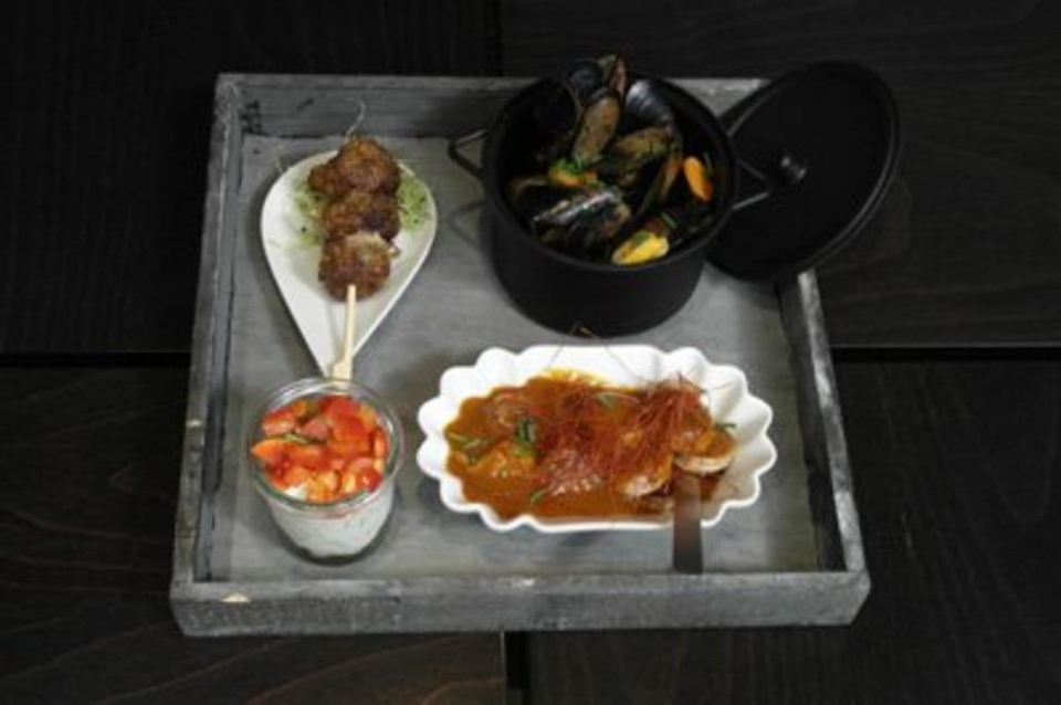 Ruhrpott-Trio (Currywurst-Kartoffelsalat-Muscheln-Frikadellen)
